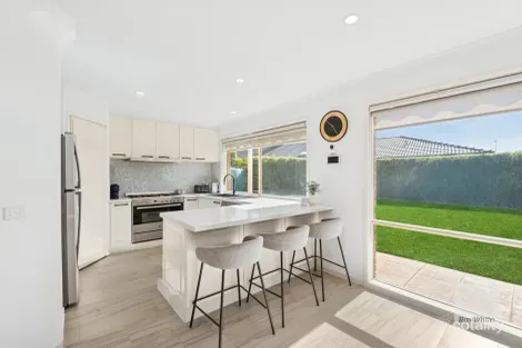 Property photo of 2 Tulip Court Hillside VIC 3037