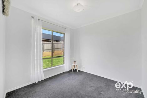 Property photo of 1 Hampshire Drive Craigmore SA 5114