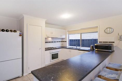 Property photo of 2 Melliodora Court Manor Lakes VIC 3024