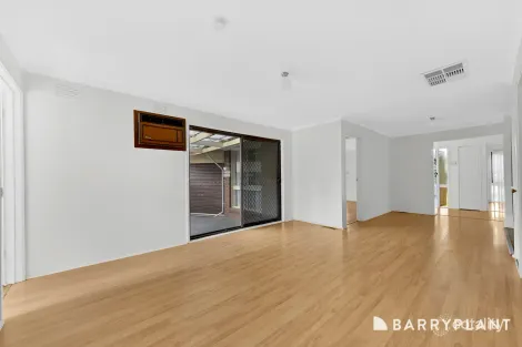 Property photo of 42 Madigan Crescent Mill Park VIC 3082