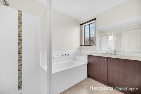 Property photo of 10 Tipperary Circuit Pakenham VIC 3810