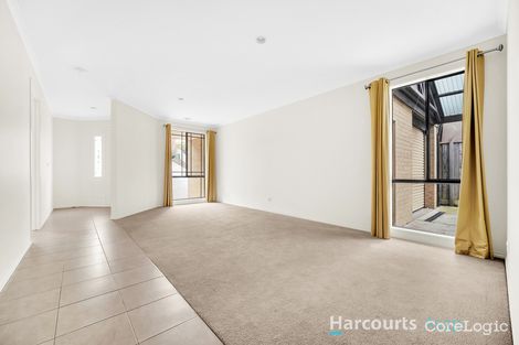 Property photo of 10 Tipperary Circuit Pakenham VIC 3810
