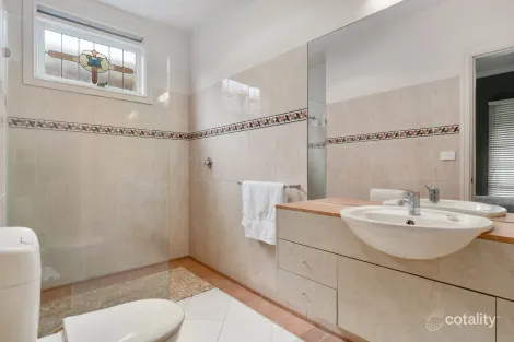 Property photo of 33 Rae Avenue Edithvale VIC 3196