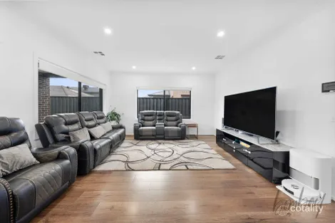 Property photo of 14 Decumbens Way Donnybrook VIC 3064