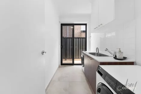 Property photo of 14 Decumbens Way Donnybrook VIC 3064