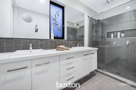 Property photo of 28 Solsbury Crescent Keysborough VIC 3173