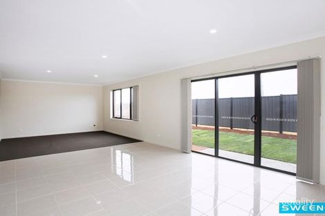 Property photo of 8 Pulsar Way Plumpton VIC 3335