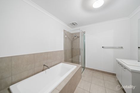 Property photo of 28 Chesney Circuit Clyde VIC 3978
