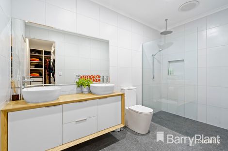 Property photo of 15 Sunhill Crescent Ardeer VIC 3022