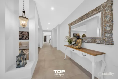 Property photo of 7 Blackhazel Crescent Clyde North VIC 3978