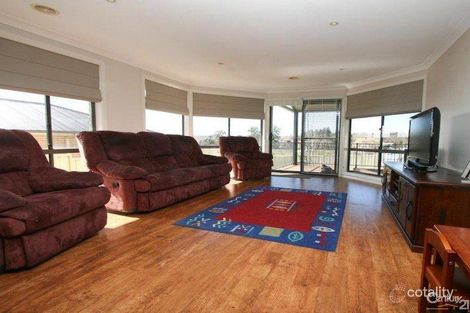 Property photo of 28 George Weily Place Orange NSW 2800