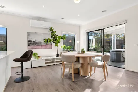 Property photo of 14 Seacombe Grove Somerville VIC 3912
