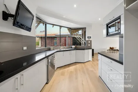 Property photo of 19 Hodder Way Karrinyup WA 6018