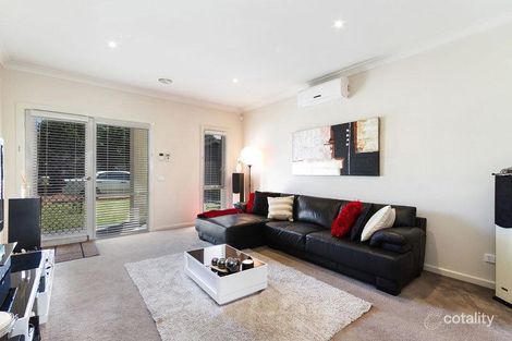 Property photo of 14 Piping Lane Mordialloc VIC 3195