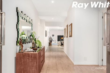 Property photo of 4 Illawarra Way Pakenham VIC 3810
