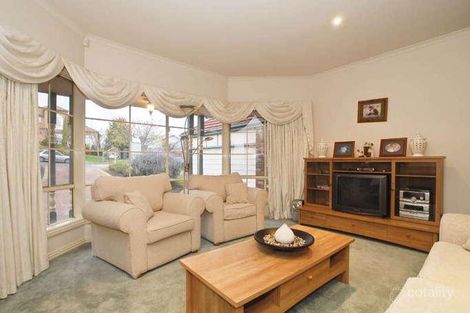 Property photo of 5 Benjamin Chase Mooroolbark VIC 3138
