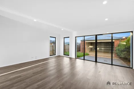Property photo of 1 Selma Walk Donnybrook VIC 3064