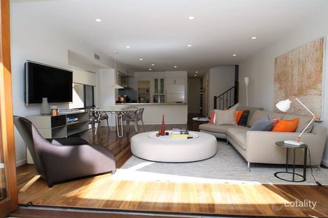 Property photo of 2/5 Mountbatten Avenue Main Beach QLD 4217