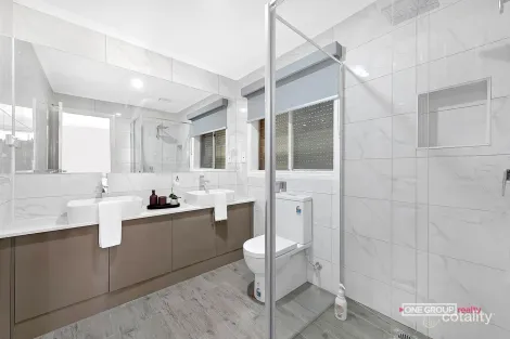 Property photo of 33 Capri Close South Morang VIC 3752