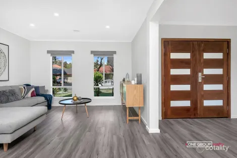 Property photo of 33 Capri Close South Morang VIC 3752