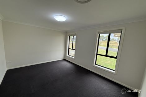 Property photo of 43 Bluebell Crescent Spring Farm NSW 2570