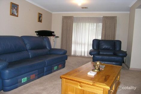 Property photo of 10 Pleasant Close Mill Park VIC 3082
