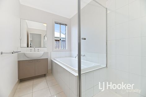 Property photo of 23 Markbeech Crescent Officer VIC 3809