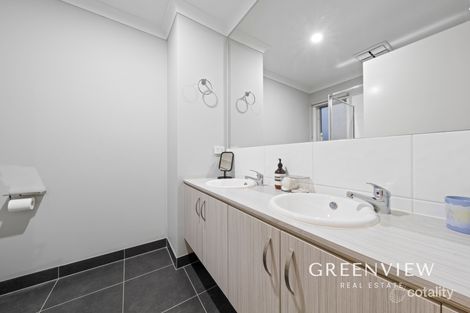Property photo of 4 Sundew Avenue Cranbourne East VIC 3977