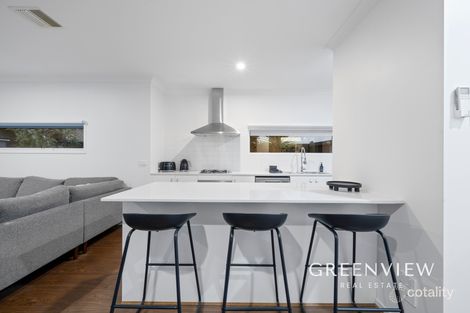 Property photo of 4 Sundew Avenue Cranbourne East VIC 3977