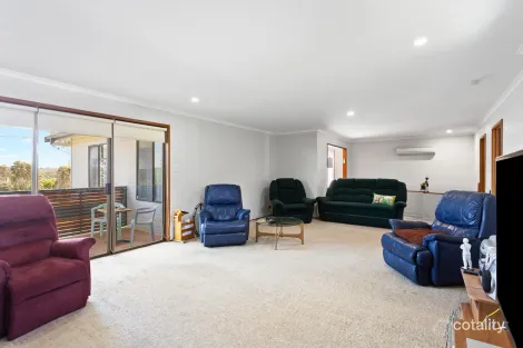 25 Wonthaggi Rd, Inverloch, VIC 3996