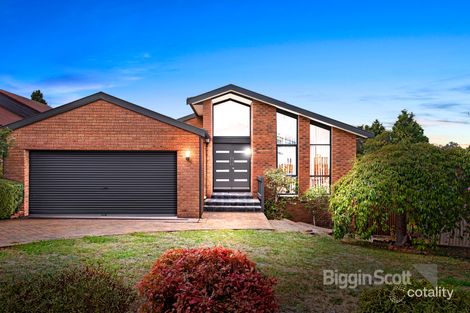 17 Fayette Ct, Wheelers Hill, VIC 3150