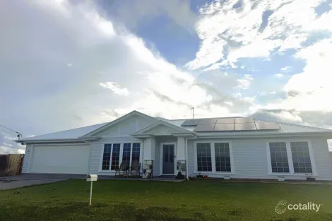 54 Kinch St, Burnett Heads, QLD 4670