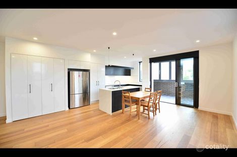 Property photo of 404/121 Clarence Road Indooroopilly QLD 4068