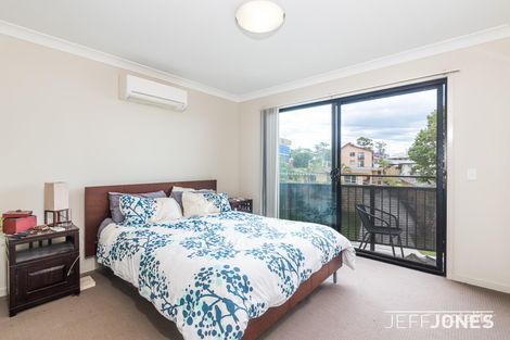 Property photo of 2/15 Rutland Street Coorparoo QLD 4151