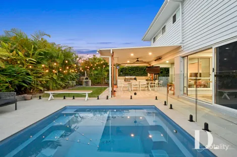 5 RED GUM CCT, SAPPHIRE BEACH, NSW 2450