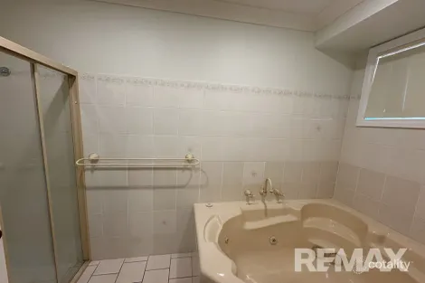 Property photo of 17 Kirrang Avenue Glenfield Park NSW 2650