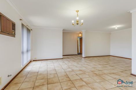 Property photo of 7 Logpine Crescent Camillo WA 6111