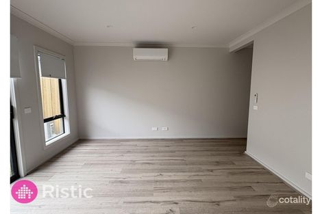 Property photo of 14 Woodhaven Walk Wollert VIC 3750