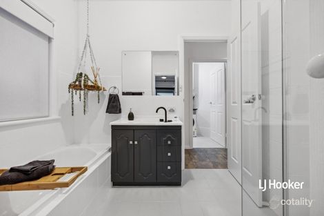 Property photo of 8 Stonewall Place Greenwith SA 5125