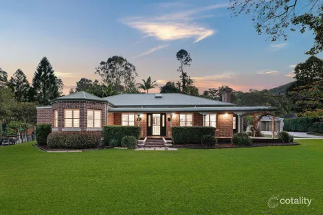 8 AVONDALE PL, TALLAI, QLD 4213