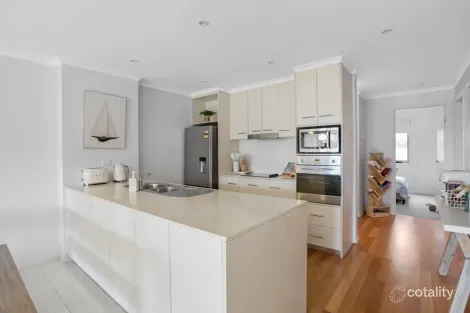 19/2 Solway Cres, Encounter Bay, SA 5211