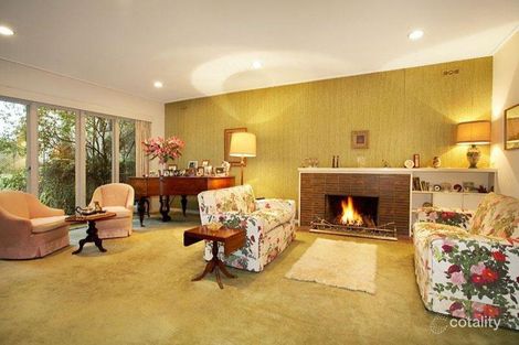 Property photo of 2 Narveno Court Hawthorn VIC 3122