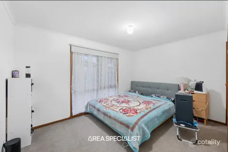 Property photo of 32 Strafford Avenue Cranbourne VIC 3977