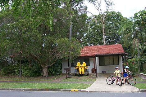 4 Peter Pde, Miami, QLD 4220