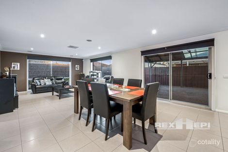 Property photo of 7 Peisley Crescent Cranbourne East VIC 3977
