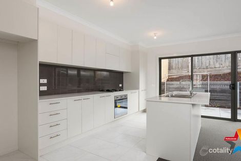 Property photo of 2 Toby Place Mooroolbark VIC 3138