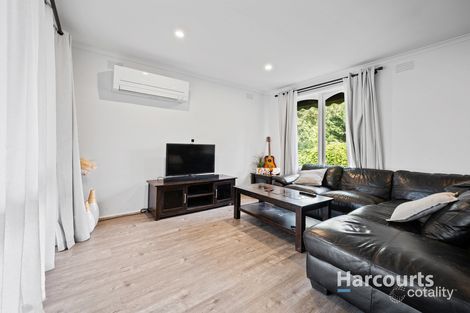 Property photo of 8 Stephens Close Endeavour Hills VIC 3802