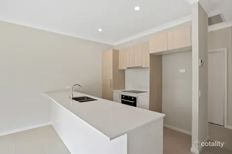 Property photo of 47 Spruce Circuit Hillcrest QLD 4118