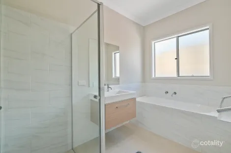 Property photo of 47 Spruce Circuit Hillcrest QLD 4118