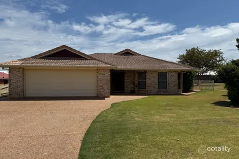 15 Snapdragon St, Middle Ridge, QLD 4350